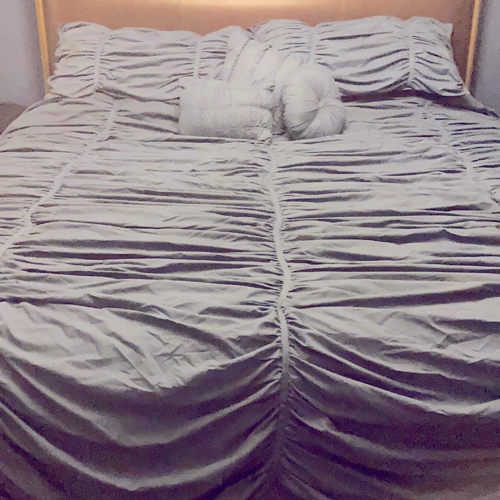 Comforter &. Pillow shams indigo blue